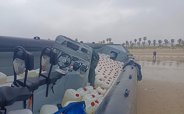 Imagen principal - Diferentes intervenciones de la Guardia Civil en Cádiz en los últimos meses. 